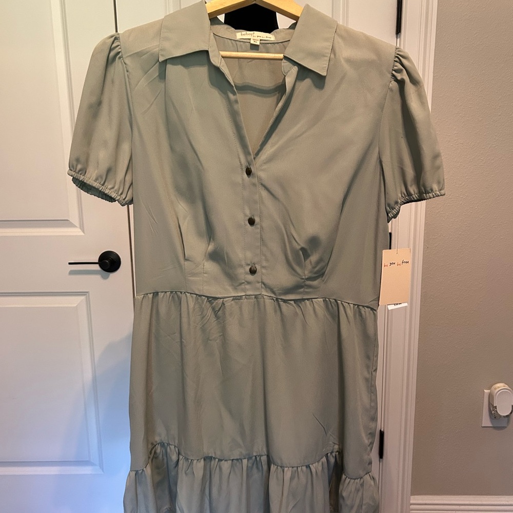Elegant Green Button-Down Dress